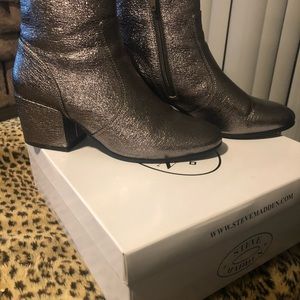 Steve Madden Pewter booties